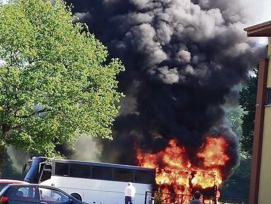 O włos od tragedii.  Spłonął autobus w Turawie