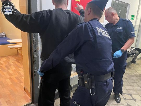 Okradał domy w powiecie opolskim – sprawca już jest w rękach policji! Okradał domy w powiecie opolskim – sprawca już jest w rękach policji!