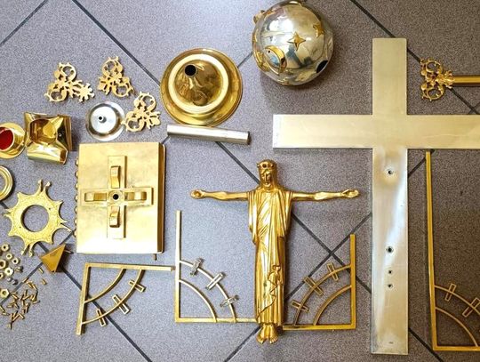 Okradli kościół z pieniędzy i sprzętów liturgicznych. Złodziejska para szybko wpadła w ręce ozimskiej policji