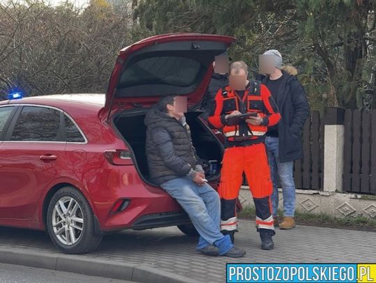 Opole: Sprzeczka zakończona atakiem nożem – kobieta raniła mężczyznę Policja i ratownicy medyczni na miejscu awantury z użyciem noża w Opolu, ul. Tysiąclecia