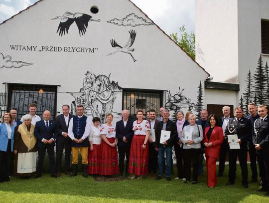 Przykładowy mural realizowany w ramach programu „Opolska Wieś Malowana” na budynku użyteczności publicznej w województwie opolskim.