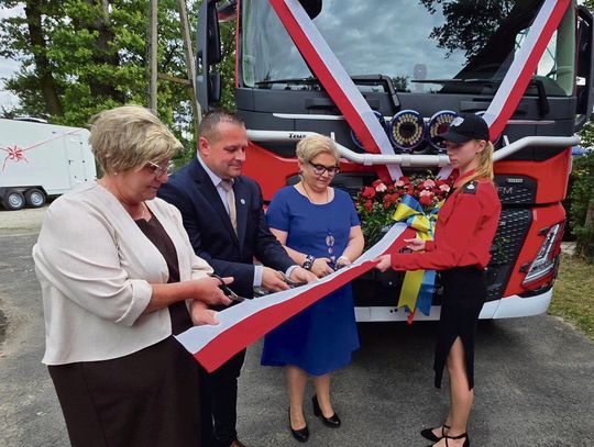 Uroczyste przekazanie nowego ciężkiego samochodu ratowniczo‑gaśniczego podczas obchodów 135‑lecia OSP Krasiejów