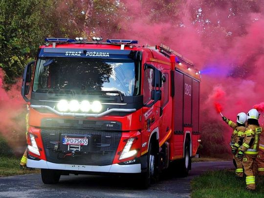 Owacje, syreny i race. Nowy wóz już w OSP Krasiejów