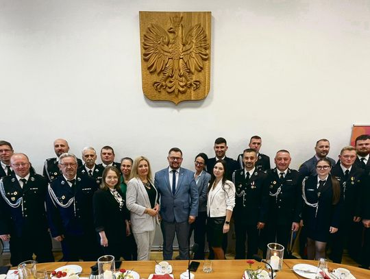Uroczyste spotkanie druhów i druhen OSP w Urzędzie Gminy Turawa podczas obchodów Dnia Strażaka