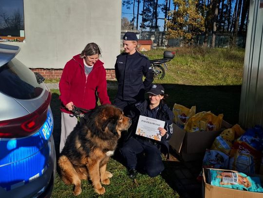 Policjanci wspierają czworonożnych przyjaciół Policjanci wspierają czworonożnych przyjaciół