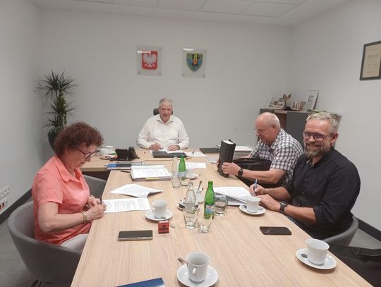 Podpisanie umowy na budowę kanalizacji w Dańcu w Urzędzie Gminy Chrząstowice