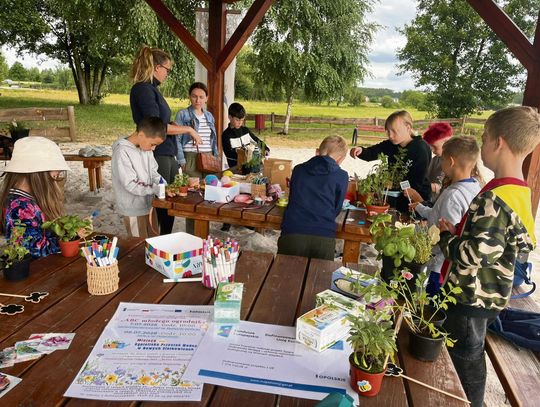 Plac budowy przy GOPS w Popielowie, gdzie powstaje nowoczesne centrum wsparcia i stołówka gminna