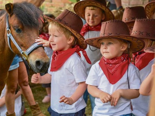 Pożegnali absolwentów w stylu country