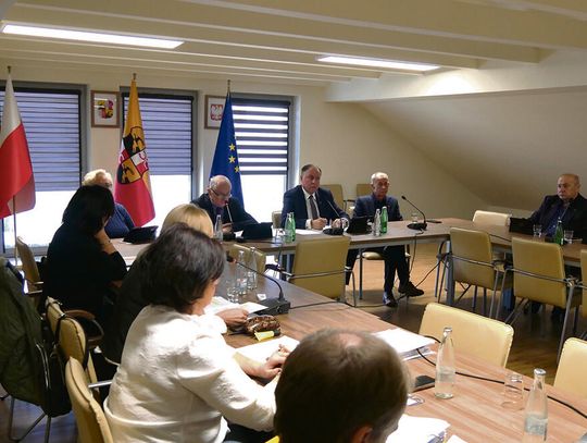 Radni zebrali się na przedostatniej sesji w tym roku Radni zebrali się na przedostatniej sesji w tym roku