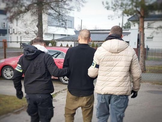 Policjanci z powiatu opolskiego zatrzymali 31-letniego recydywistę podejrzanego o kradzież i groźby podpalenia