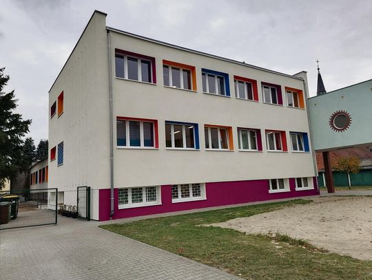 Publiczna Szkoła Podstawowa w Chrząstowicach – planowana rozbudowa o dodatkowe sale lekcyjne