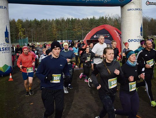 Setki biegaczy pokonało leśne trasy