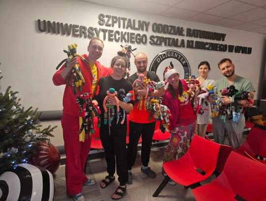 Śmiech zamiast strachu. Doktorzy Clowni odwiedzili najmłodszych pacjentów Uniwersyteckiego Szpitala Klinicznego w Opolu