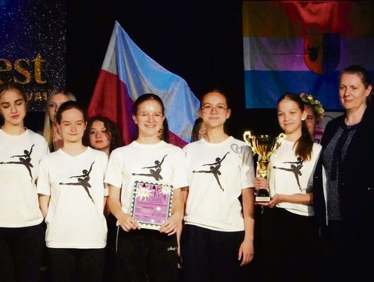 Tancerki Grupy Baletowej Arabesque podczas występu konkursowego na Antares Fest