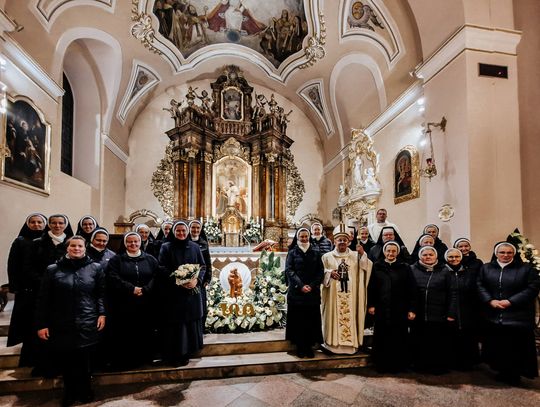 Sto lat służby i modlitwy. Jubileusz Sióstr Służebniczek w Tarnowie Opolskim Uroczysta msza święta w Parafii pw. św. Marcina Biskupa w Tarnowie Opolskim z okazji 100-lecia posługi Sióstr Służebniczek NMP Niepokalanie Poczętej.