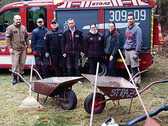 Strażacy ratują pamięć i porządkują zapomniany cmentarz Strażacy ratują pamięć i porządkują zapomniany cmentarz