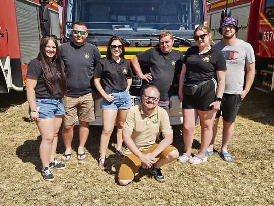 Strażacy z OSP Raszowa  i pożarnicze show