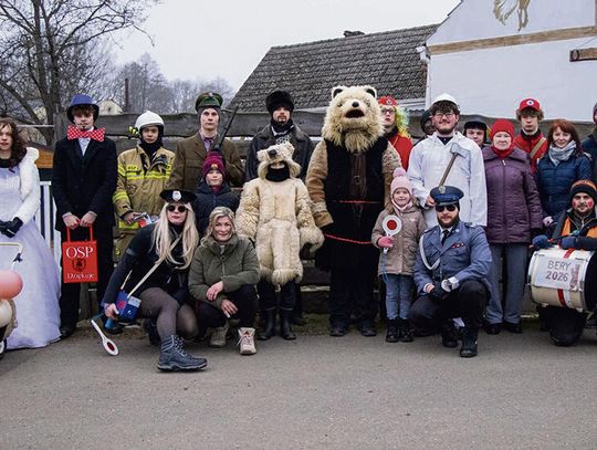 Tradycyjne wodzenie niedźwiedzia w Dębskiej Kuźni Tradycyjne wodzenie niedźwiedzia w Dębskiej Kuźni