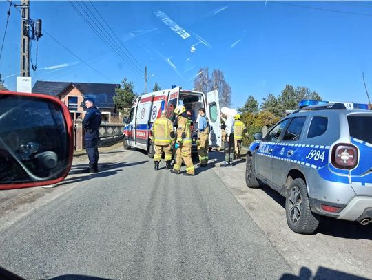 Tragiczny wypadek w Dylakach. Mężczyzna przygnieciony przez drzewo nie żyje