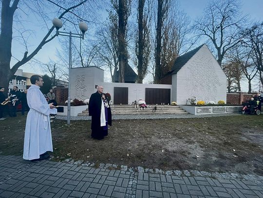 Uroczyste poświęcenie pomnika poległych