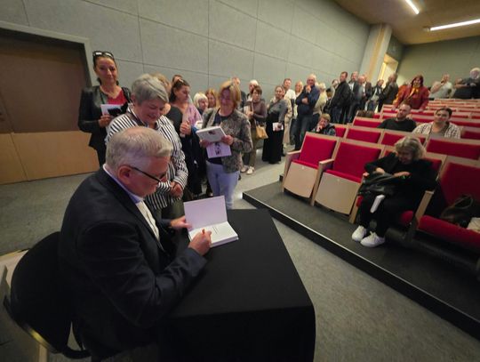 Wieczór pełen humoru i opowieści – spotkanie z Arturem Andrusem