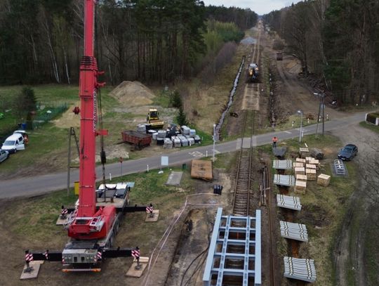 Prace modernizacyjne na linii kolejowej Opole–Kluczbork z maszynami torowymi
