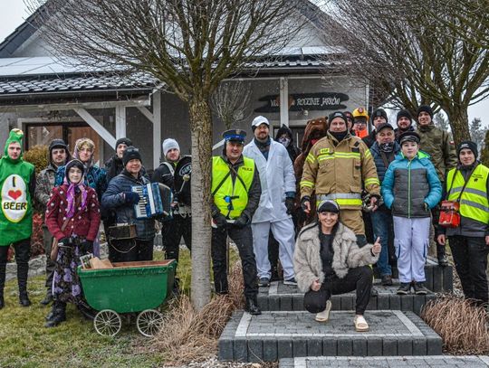 Barwny korowód wodzenia niedźwiedzia w Mechnicach, Babski Comber w Karczowie i tradycja karnawałowa w gminie Dąbrowa
