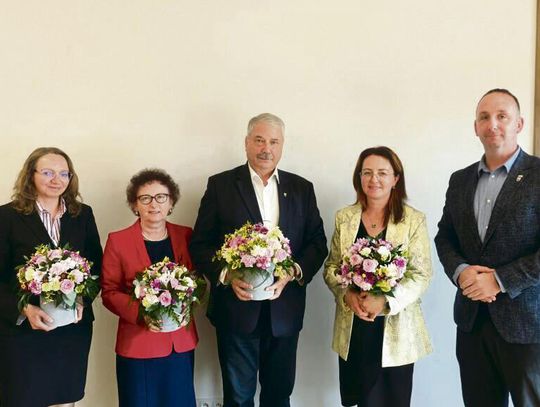 Wójt Florian Ciecior podczas sesji Rady Gminy Chrząstowice, na której jednogłośnie udzielono mu wotum zaufania i absolutorium.