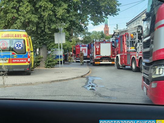 Wtargnął do mieszkania 39-latki i podpalił ją. Z opolskiego bloku ewakuowano 20 osób