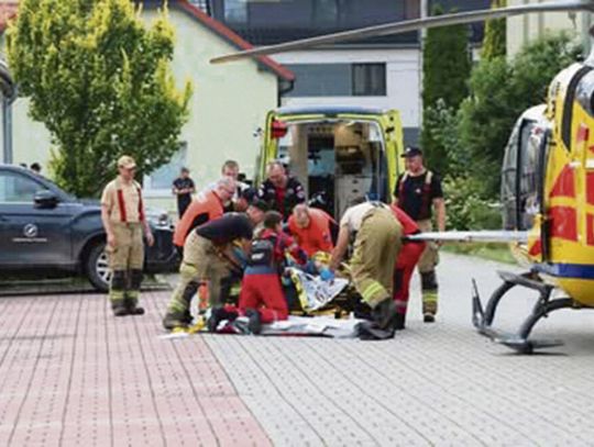 WYPADEK CIĘŻARÓWKI W LESIE. KIEROWCA SZEDŁ 1,5 KM ZANIM OTRZYMAŁ POMOC