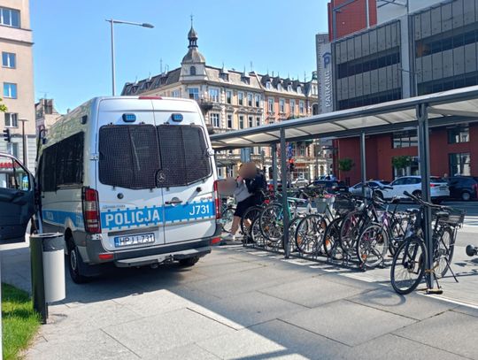 Z nożem na dworcu PKP w Opolu – 19-latek groził przechodniom i awanturował się