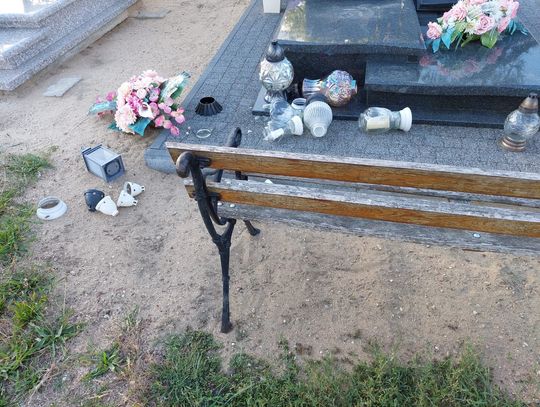 Zbezcześcili cmentarz w Karłowicach