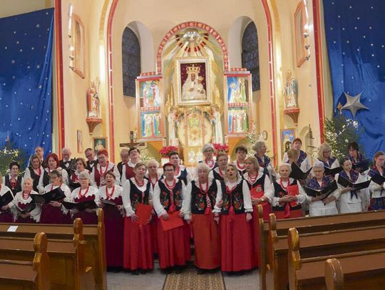 Zespoły z całej gminy spotkały się przy kolędzie