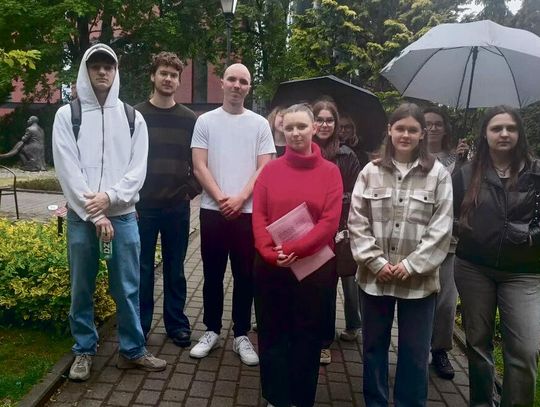 Studenci UO prezentują kampanię „ZieloneOpole” na placu Kopernika w Opolu