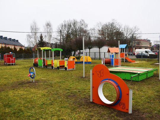 Zmodernizowany plac zabaw czeka na dzieci Zmodernizowany plac zabaw czeka na dzieci