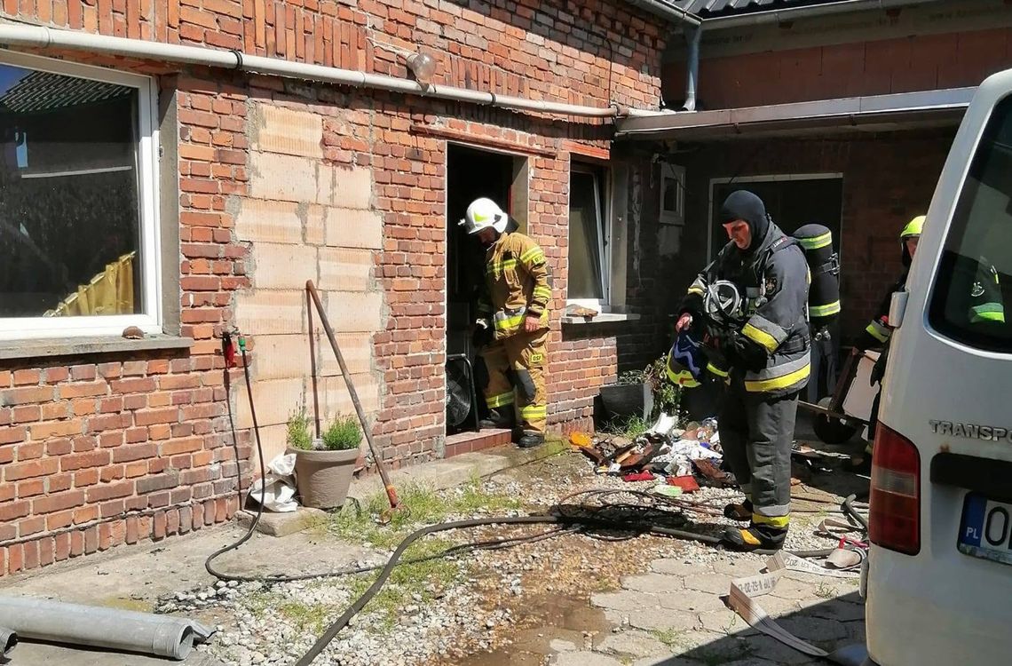 22 strażaków gasiło ogień w Kadłubie Turawskim 22 strażaków gasiło ogień w Kadłubie Turawskim