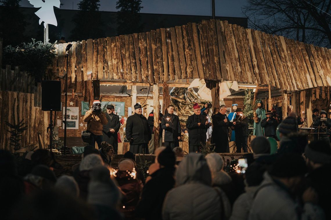 27. kolędowanie w Opolskim Betlejem. Szczepanowicka szopka znów połączyła ludzi 27. kolędowanie w Opolskim Betlejem. Szczepanowicka szopka znów połączyła ludzi