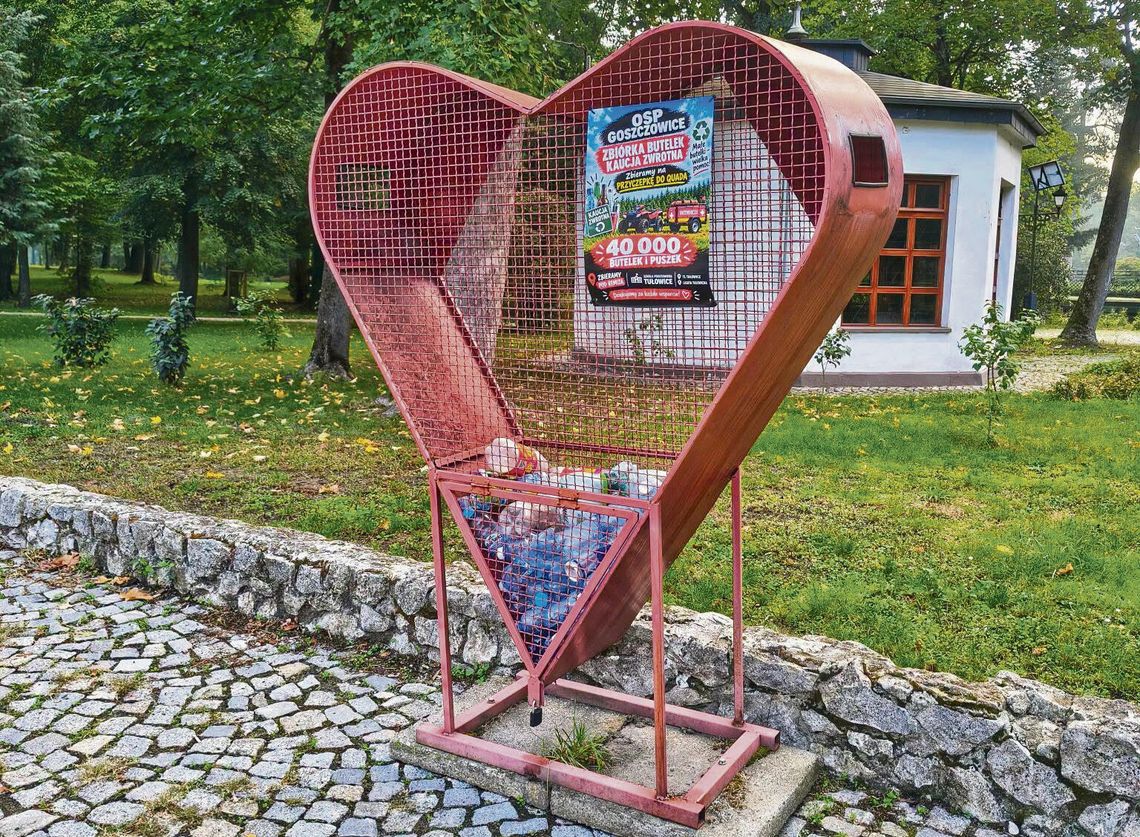 40 tysięcy butelek i puszek dla OSP Goszczowice. Zbiórka ma pomóc kupić przyczepkę do quada Serce na butelki i puszki w Zespole Szkół w Tułowicach podczas zbiórki dla OSP Goszczowice