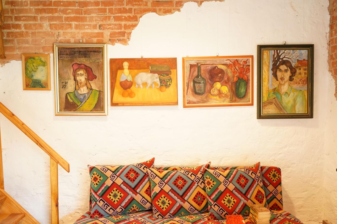 Artystyczna stodoła w Suchym Borze – niezwykła galeria w prywatnym gospodarstwie