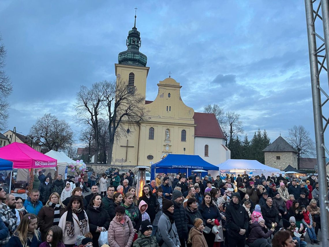 Barwny pochód i wspólna zabawa