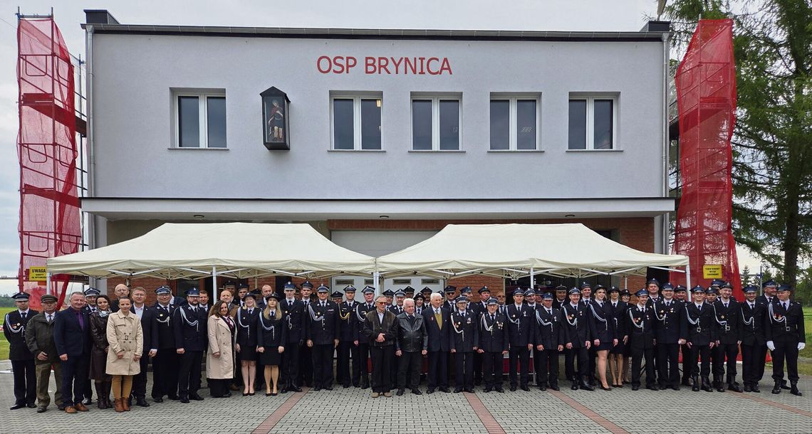 Brynica świętuje 100‑lecie OSP. Odznaczenia, podziękowania i wspólne święto strażaków z całej gminy Łubniany Strażacy OSP Brynica podczas uroczystości stulecia jednostki