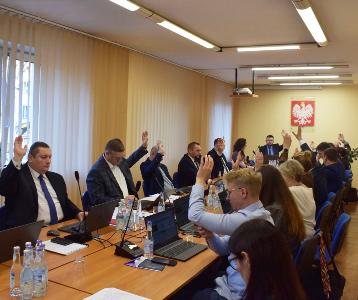 Sesja Rady Gminy Ozimek podczas której jednogłośnie przyjęto budżet na 2026 rok