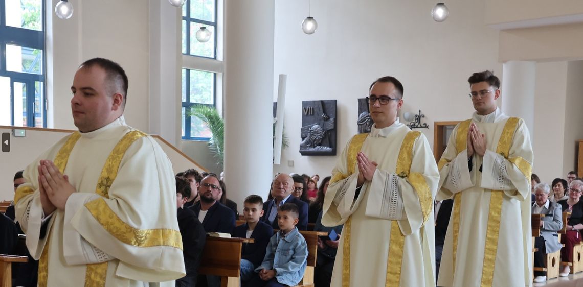 Diakon z Krasiejowa. Piotr Sobiech przyjął święcenia w Opolu