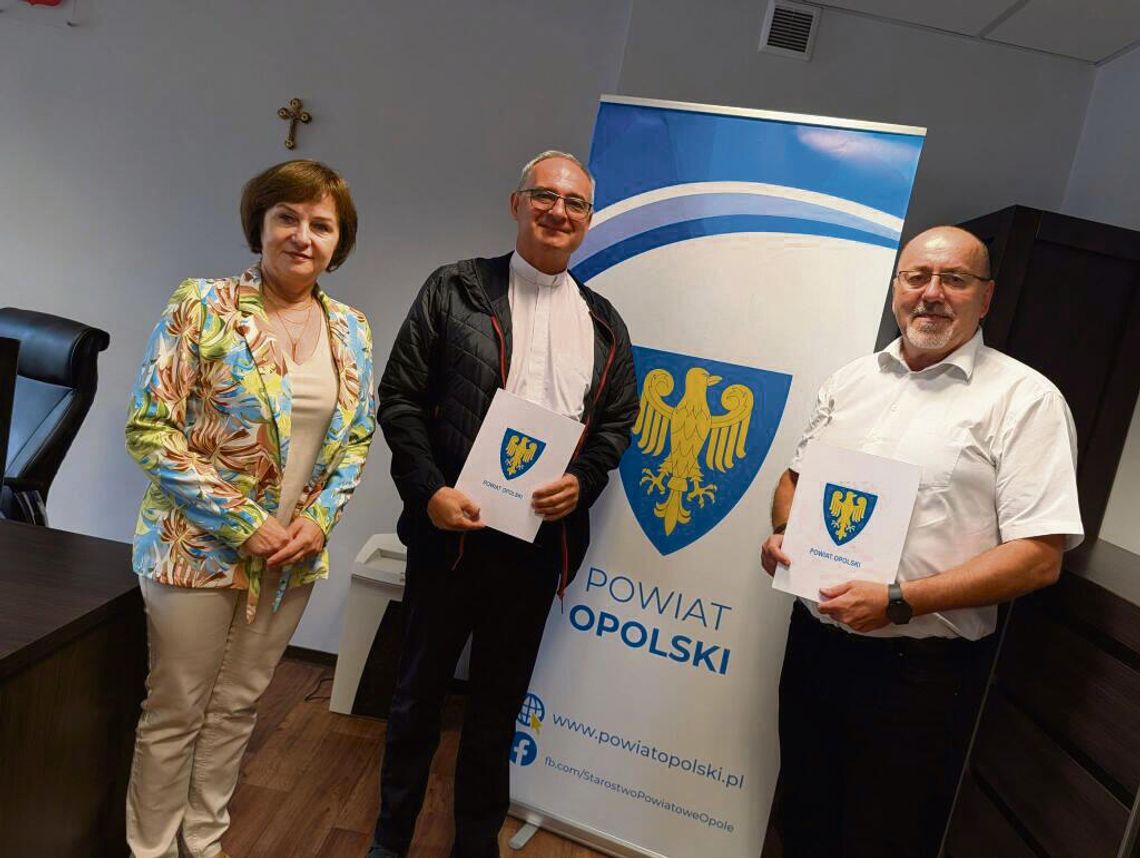 Drewniana wieża kościoła w Zakrzowie Turawskim zostanie wyremontowana. Powiat opolski przekazał 22,5 tys. zł na ochronę zabytku Drewniany kościół w Zakrzowie Turawskim z charakterystyczną wieżą i gontowym dachem, wpisany do rejestru zabytków.