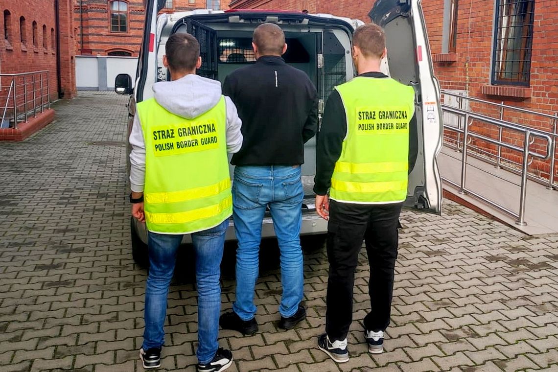 Dwaj Ukraińcy muszą opuścić Polskę. Jeździli po alkoholu Dwaj Ukraińcy muszą opuścić Polskę. Jeździli po alkoholu