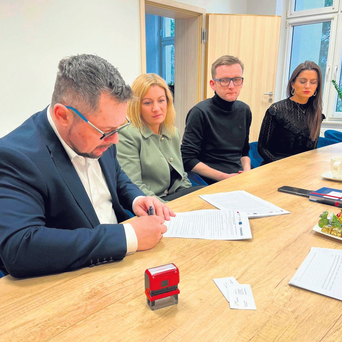 Gmina Turawa buduje nową ścieżkę pieszo-rowerową w pobliżu Jeziora Turawskiego Nowa ścieżka pieszo-rowerowa w gminie Turawa, łącząca Kotórz Mały i Kotórz Wielki z Jeziorem Turawskim, podnosi bezpieczeństwo i walory rekreacyjne regionu.