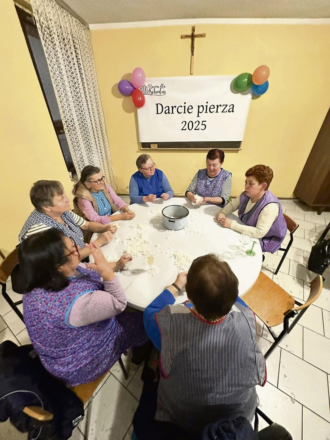 Gołdka jak przi piyrzu, czyli od gęsi do fejderbalu Mieszkańcy Śląska Opolskiego podczas tradycyjnego darcia pierza, czyli szkubaczek, które łączą pokolenia i przypominają dawne zwyczaje wiejskie.