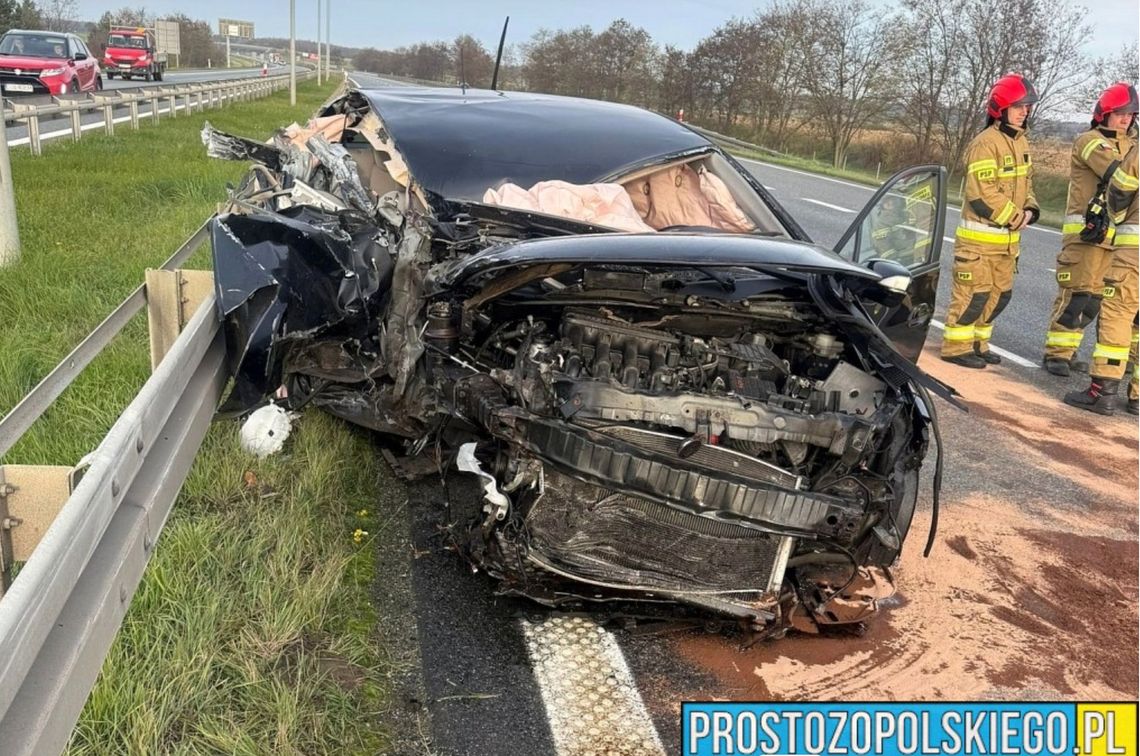 Honda wbiła się w ciężarówkę