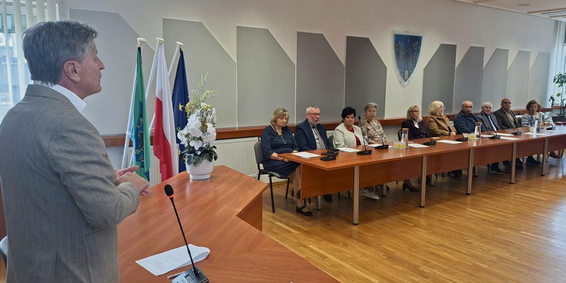 Członkowie Rady Seniorów Gminy Komprachcice podczas inauguracyjnego spotkania 14 października 2026 roku