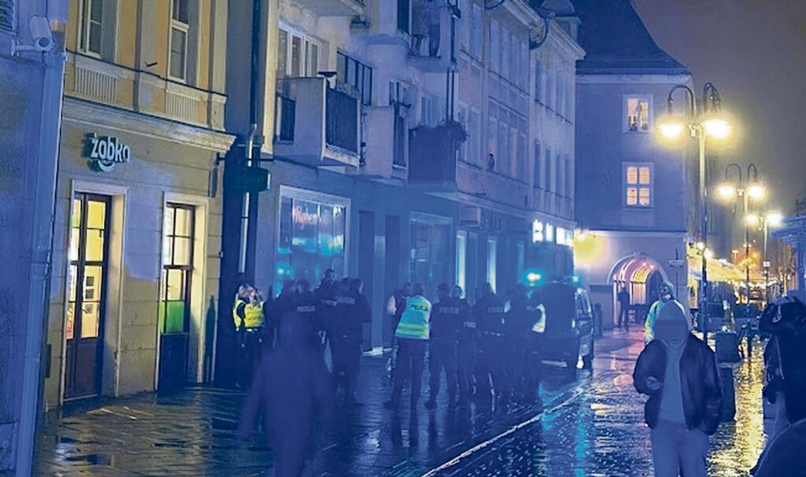 KRWAWA JATKA W CENTRUM. PIĘĆ OSÓB Z ZARZUTAMI PO BRUTALNEJ BÓJCE KRWAWA JATKA W CENTRUM. PIĘĆ OSÓB Z ZARZUTAMI PO BRUTALNEJ BÓJCE